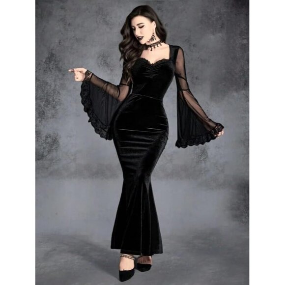Luxurious Gothic Dress: Velvet Flounce Sleeve with Sweetheart Neck, Size Small - Picture 2 of 7
